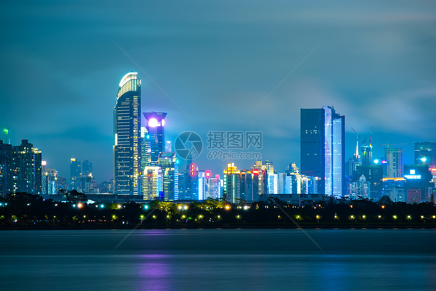 中国深圳20198月中国深圳城市天际线夜景图片