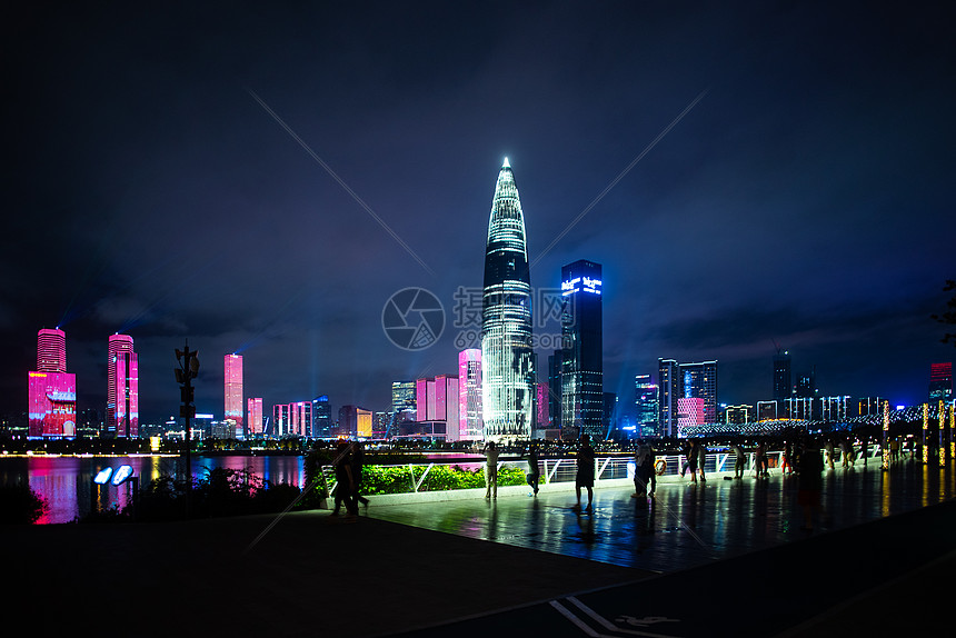 中国深圳20198月中国深圳城市天际线夜景图片