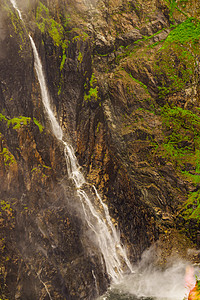 沃林斯福森瀑布,绿色的夏季山脉,马博登峡谷挪威旅游哈当韦达路线,旅游公路RV7,Eidfjord观光旅游沃林斯福森瀑布图片