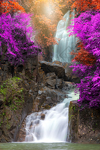 泰国公园查塔布里秋季热带瀑布图片