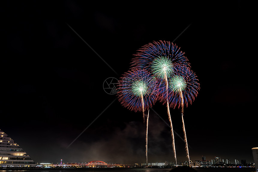 美丽的烟火夏季节日马苏里神户日本图片