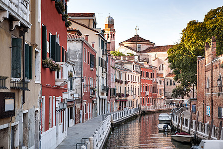威尼斯,意大利大运河历史建筑美丽的大运河景观五颜六色的旧中间建筑威尼斯运河场景意大利图片