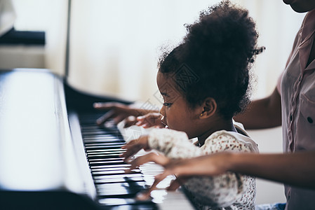 妈妈教钢琴技巧,非洲人图片