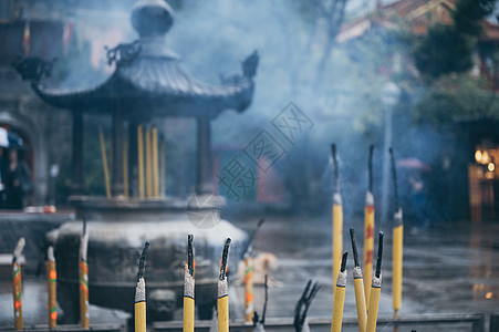 香港寺庙里的香炉图片