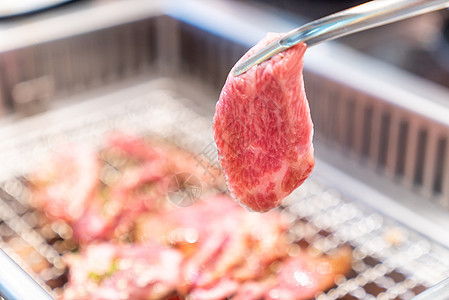 烤日本瓦吉玉优质牛肉加红热炭图片