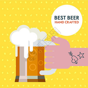 手臂上纹身,着杯啤酒最好的啤酒张五颜六色的海报广告啤酒图片
