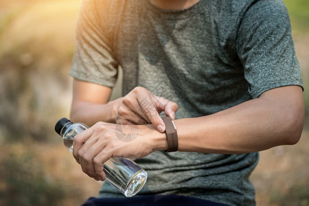 博班：库普梅纳斯是纯粹的中场，长远来看他可能无法适应踢中后卫