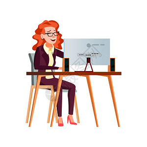 网上聊天的红发女性工作人员 图片