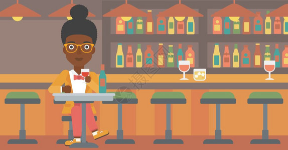 一位在酒吧喝酒的非裔女子图片