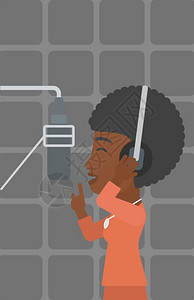 在录音室唱歌的非裔女歌手图片