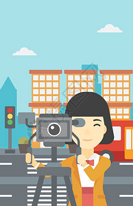 电视拜年视频素材一名亚洲青年摄影师在三脚架上观看摄像头矢量插图插画
