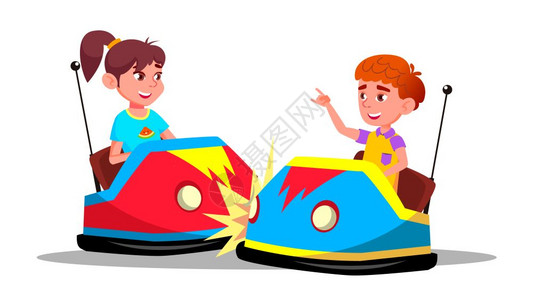 男孩女孩在游乐园玩蹦蹦车高清图片