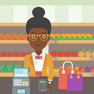 在超市用智能手表支付的非裔女子图片