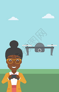 一名遥控无人驾驶飞机的非裔女子
图片