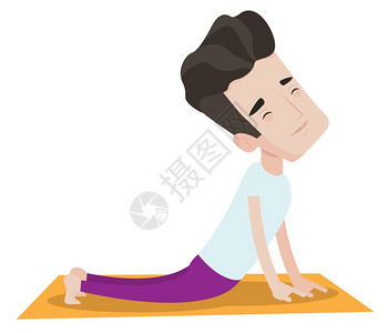趴着狗练瑜伽的年轻人练瑜伽的年轻人摆姿势天主教运动员在瑜伽的姿势