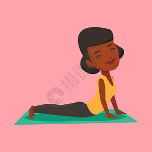 趴下做瑜伽的黑人图片