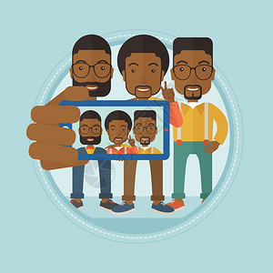 三位快乐的非洲男人一起用智能手机自拍卡通矢量插画图片