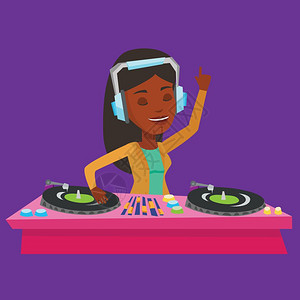 在夜总会派对中戴着耳机打碟的非洲女DJ卡通矢量插画背景图片