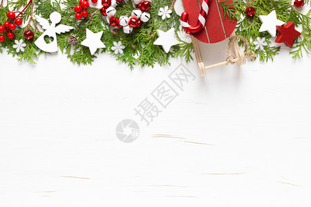 白色背景下的圣诞节装饰元素图片