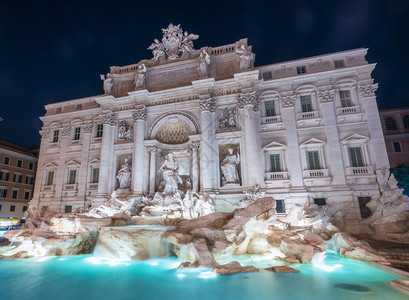 吸引观光游客到访的意大利最著名喷泉之一图片