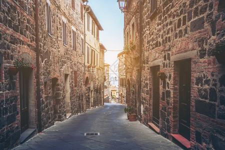 美丽的意大利古城街道风景图片