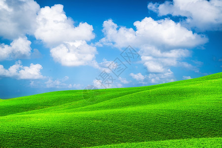 流花山公园夏季蓝天白云绿草山景观背景