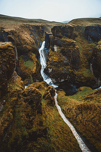 冰原上独特的峡谷地貌景观图片