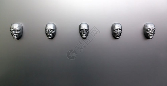 人的不同情感墙上的雕塑面罩正观情感概念面模型人的情感雕塑面罩图片