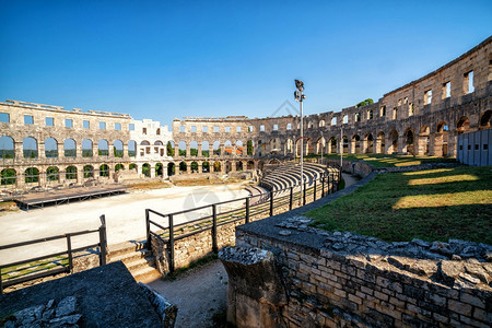 pula竞技场是罗马著名的建筑图片