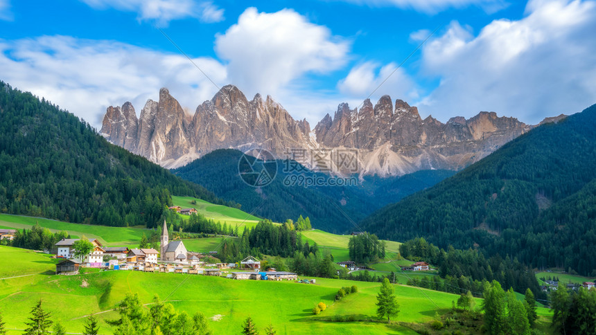 美丽的山村山地景观图片