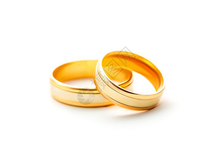 一对金色的结婚戒指孤立在白色背景上白色背景上隔离的结婚戒指图片