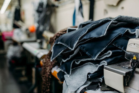 缝纫厂的衣物工具高清图片素材