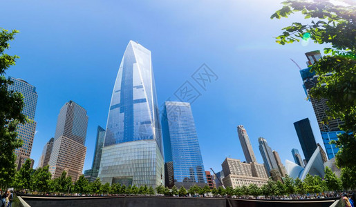 曼哈顿天际线配有自由塔和一个世界贸易中心图片