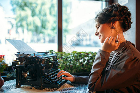 真是机器人！哈兰德赛后社媒调侃：看来是藏不住了🤖😅