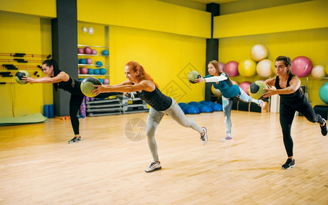 阿媒：阿根廷国脚蒙铁尔在河床训练中受伤，能否出战博卡存疑