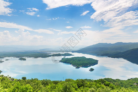 长城全景蓝海和树木的全景背景