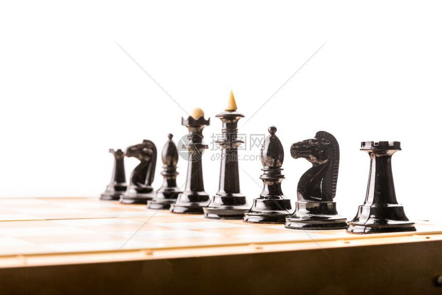 棋盘上准备战斗的黑象棋数字孤立国际象棋数字图片