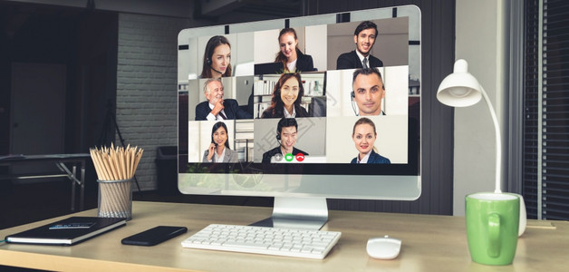 在虚拟工作场所或远程办公室召开商业人员会议利用智能视频技术进行远程工作电话会议与专业公司务的同事进行联系正常的高清图片素材