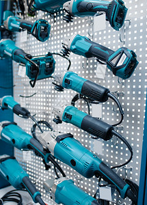 电动工具仓库的格形研磨机展示无人硬件商店设备的选择超市电气仪器的选择电动工具商店的角研磨机展示零售高清图片素材