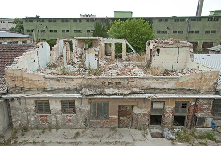 旧砖块被拆除的建筑高清图片