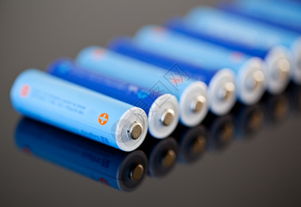 a尺寸小于一行的电池组重点是第一个电池组背景图片