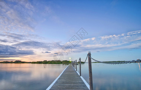 新南威尔士州yamba跨水浮桥码头图片