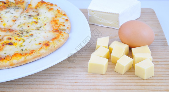 披萨奶酪和鸡蛋图片