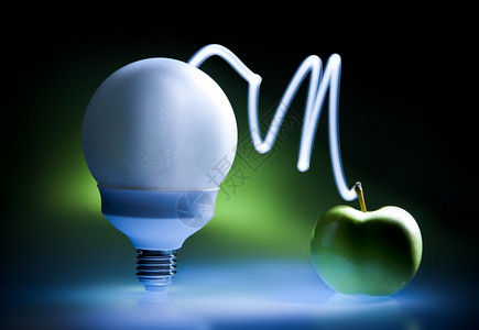 耐力节能灯泡和绿苹果色能源概念图片