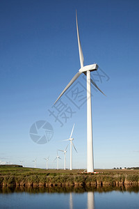 富特赫佛莱沃兰省的风力涡轮机和运河图片