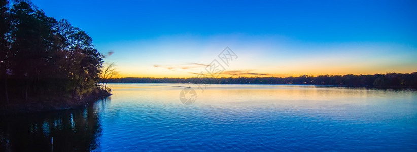 北卡罗莱纳湖日落图片