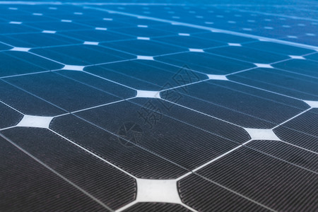 太阳能电池板发绿色能源概念图片