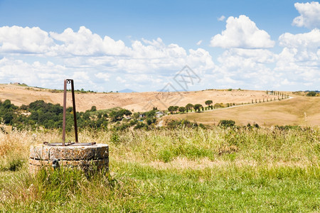 夏季风景的浪漫象靠近桑基里科图片