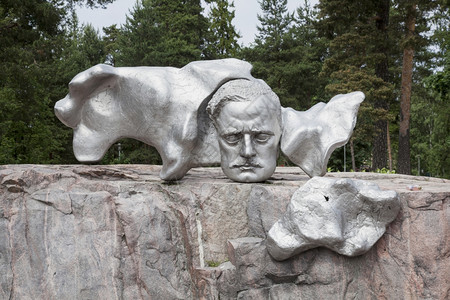 以不锈钢制成的sibelu在岩石上的不锈钢在芬兰首都赫林斯基的公园图片