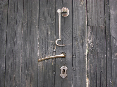 木屋的门锁图片